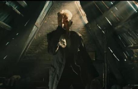 Fotogramma "rubato" dal video Black Star su https://goo.gl/SB6Lci